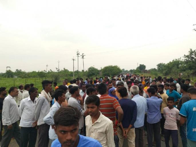 Temperance Villagers stormed the power substation, locked it | संयमाचा कडेलोट! गावकरी वीज उपकेंद्रावर धडकले, कुलूप ठोकले Temperance Villagers stormed the power substation, locked it | संयमाचा कडेलोट! गावकरी वीज उपकेंद्रावर धडकले, कुलूप ठोकले