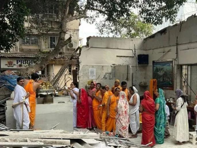 Worship was held at the Jain temple site in Vileparle; Strong backlash against the crackdown | विलेपार्ल्यात जैन मंदिराच्या जागेत झाली पूजाअर्चा; तोडक कारवाईवर तीव्र पडसाद