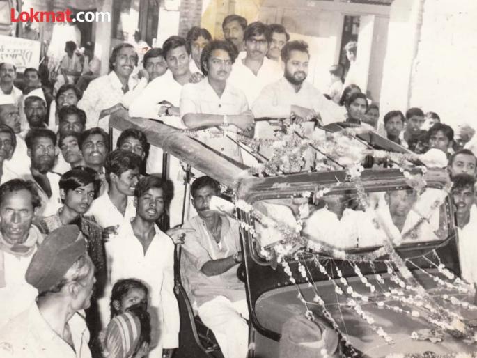 A decorated jeep in the wedding ceremony Difficult to stand rally in memory of former Chief Minister Vilasrao deshmukh | वरातीप्रमाणे सजवलेली जीप! उभं राहणंही कठीण, माजी मुख्यमंत्री विलासरावांच्या आठवणीतली रॅली
