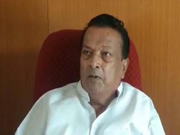 sangli lok sabha election Attack on former MLA Vilasrao Jagtap's car Complaint against five attackers | विशाल पाटलांचा प्रचार करताना माजी आमदार विलासराव जगताप यांच्या गाडीवर हल्ला; पाच हल्लेखोरांवर तक्रार sangli lok sabha election Attack on former MLA Vilasrao Jagtap's car Complaint against five attackers | विशाल पाटलांचा प्रचार करताना माजी आमदार विलासराव जगताप यांच्या गाडीवर हल्ला; पाच हल्लेखोरांवर तक्रार