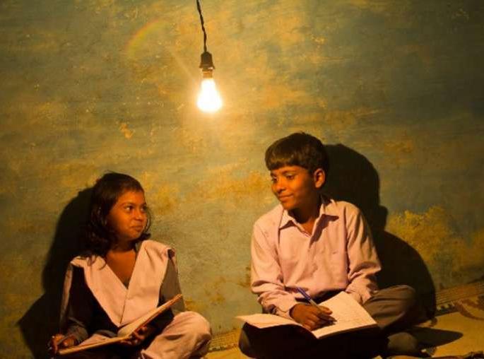 If there is no electricity, how to reach the 'upper floor' of the tower? | वीज नसेल, तर टॉवरचा ‘वरचा मजला’ कसा गाठायचा? If there is no electricity, how to reach the 'upper floor' of the tower? | वीज नसेल, तर टॉवरचा ‘वरचा मजला’ कसा गाठायचा?