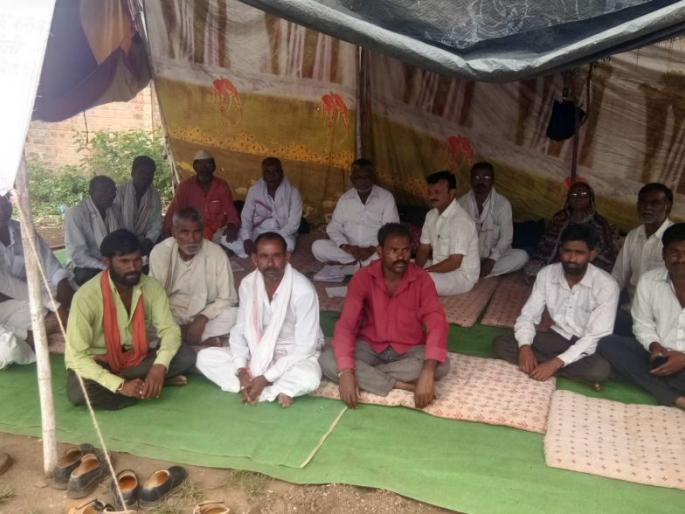 villagers' fasting for various demands | विविध मागण्यांसाठी करंजीवासियांचे उपोषण villagers' fasting for various demands | विविध मागण्यांसाठी करंजीवासियांचे उपोषण