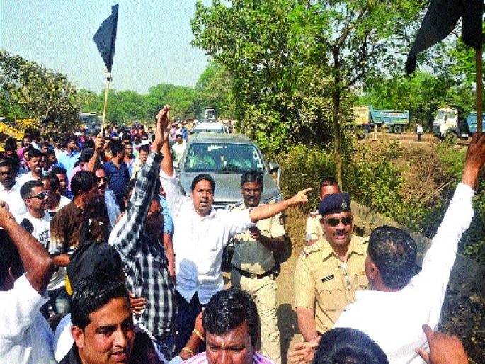 The final decision will be taken on the agitation, behind the agitation of the airport contractor | आंदोलनांवर निघाला अखेर तोडगा, विमानतळ ठेकेदारांचे उपोषण मागे The final decision will be taken on the agitation, behind the agitation of the airport contractor | आंदोलनांवर निघाला अखेर तोडगा, विमानतळ ठेकेदारांचे उपोषण मागे