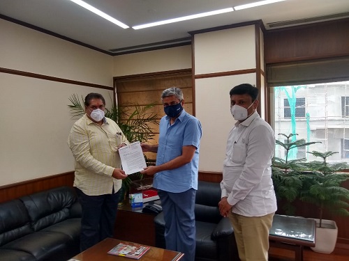 A high level committee will come to Kolhapur for pending airport issues | विमानतळांच्या प्रलंबित प्रश्नांसाठी उच्चस्तरीय समिती कोल्हापूरला येणार A high level committee will come to Kolhapur for pending airport issues | विमानतळांच्या प्रलंबित प्रश्नांसाठी उच्चस्तरीय समिती कोल्हापूरला येणार