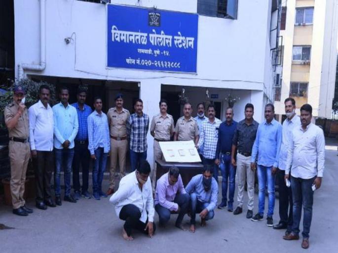 The security guard of the society was the thief; who stole twenty five tole gold jewellery | सोसायटीचा सुरक्षारक्षकच निघाला चोर, पंचवीस तोळे सोन्याच्या दागिन्यांची केली चोरी The security guard of the society was the thief; who stole twenty five tole gold jewellery | सोसायटीचा सुरक्षारक्षकच निघाला चोर, पंचवीस तोळे सोन्याच्या दागिन्यांची केली चोरी