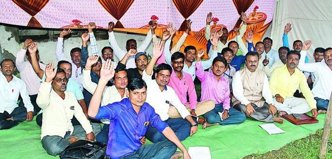 Non-aided School Action Committee's Morcha was converted into an indefinite fast | विना अनुदानित शाळा कृती समितीच्या मोर्चाचे रूपांतर बेमुदत उपोषणात Non-aided School Action Committee's Morcha was converted into an indefinite fast | विना अनुदानित शाळा कृती समितीच्या मोर्चाचे रूपांतर बेमुदत उपोषणात