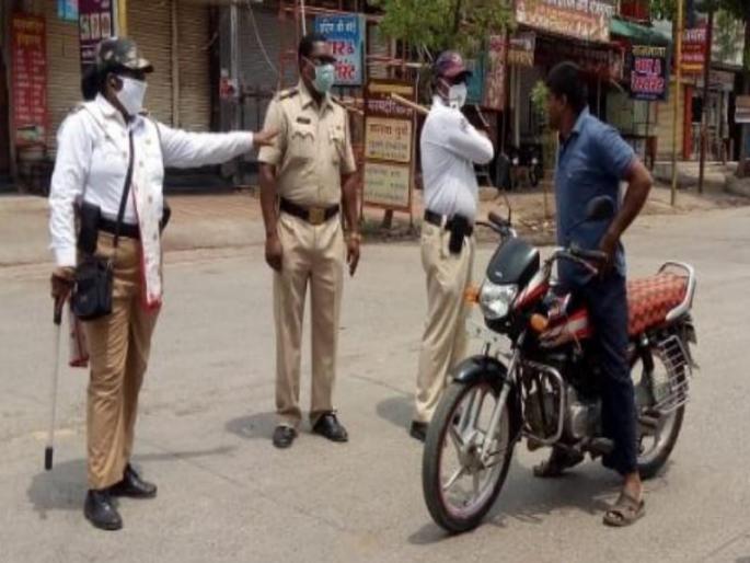 Corona is not serious in Pimpri Chinchwad, action taken against 317 citizens walking around without masks | पिंपरी चिंचवडमध्ये कोरोनाचे गांभीर्य नाही, विनामास्क फिरणा-या ३१७ नागरिकांवर कारवाई Corona is not serious in Pimpri Chinchwad, action taken against 317 citizens walking around without masks | पिंपरी चिंचवडमध्ये कोरोनाचे गांभीर्य नाही, विनामास्क फिरणा-या ३१७ नागरिकांवर कारवाई