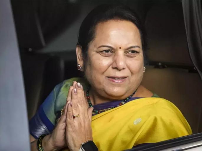 Neelam Gorhe took money from me to give me a ticket for the assembly elections Former Mayor Vinayak Pandey alleges | "शंभर टक्के तुला तिकीट देते असं सांगून पैसे घेतले अन्..."; माजी महापौरांचा नीलम गोऱ्हेंवर आरोप Neelam Gorhe took money from me to give me a ticket for the assembly elections Former Mayor Vinayak Pandey alleges | "शंभर टक्के तुला तिकीट देते असं सांगून पैसे घेतले अन्..."; माजी महापौरांचा नीलम गोऱ्हेंवर आरोप