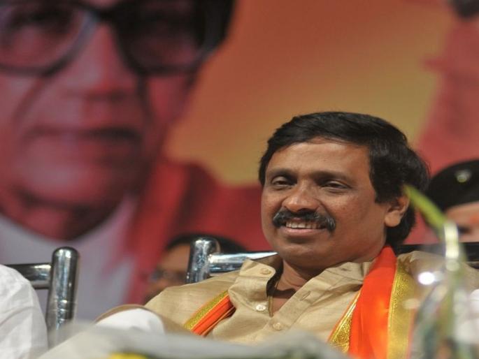 Only Sena's Vakchoure is nominated from Shirdi; Vinayak Raut gave the signal in front of the office bearers of Maha Aghadi | शिर्डीतून सेनेच्या वाकचौरे यांनाच उमेदवारी; विनायक राऊतांनी महाआघाडीच्या पदाधिकाऱ्यांसमोर दिले संकेत Only Sena's Vakchoure is nominated from Shirdi; Vinayak Raut gave the signal in front of the office bearers of Maha Aghadi | शिर्डीतून सेनेच्या वाकचौरे यांनाच उमेदवारी; विनायक राऊतांनी महाआघाडीच्या पदाधिकाऱ्यांसमोर दिले संकेत