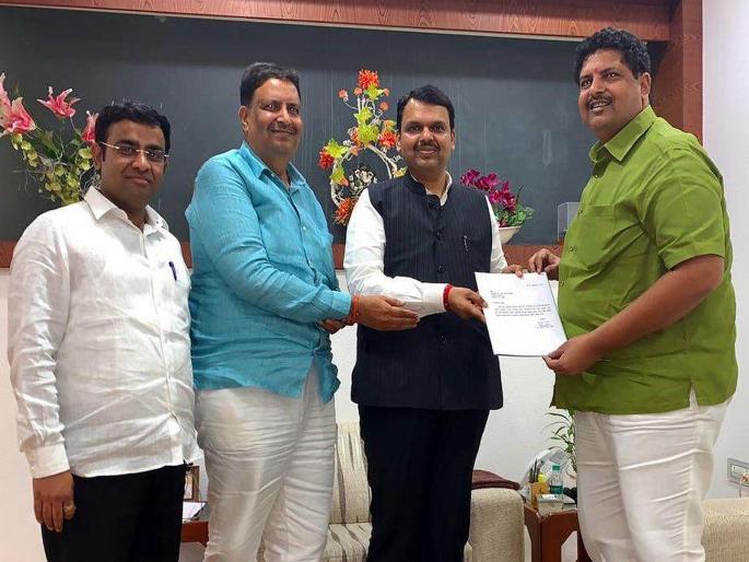 Maharashtra Vidhan Sabha Result independent mla vinod agarwal extends his support to bjp meets cm fadnavis | महाराष्ट्र निवडणूक 2019: आणखी एका अपक्ष आमदाराचा भाजपाला पाठिंबा; सत्ता स्थापनेआधी दबावाचं राजकारण जोरात Maharashtra Vidhan Sabha Result independent mla vinod agarwal extends his support to bjp meets cm fadnavis | महाराष्ट्र निवडणूक 2019: आणखी एका अपक्ष आमदाराचा भाजपाला पाठिंबा; सत्ता स्थापनेआधी दबावाचं राजकारण जोरात