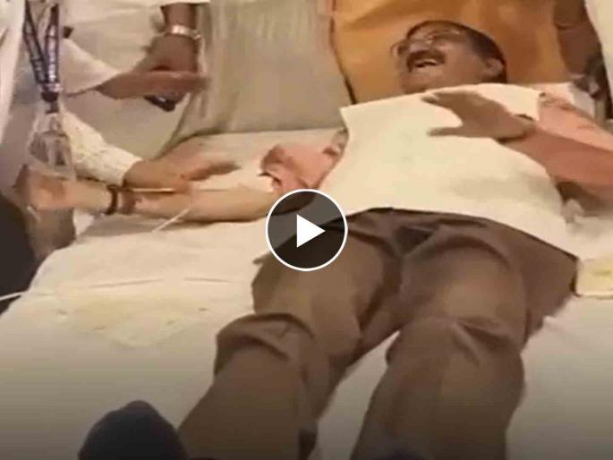 bjp mayor Vinod Agarwal posed for blood donation without donating blood moradabad | अरे देवा! महापौरांनी केली रक्तदानाची 'एक्टिंग'; Video व्हायरल होताच म्हणाले, "मी हार्ट पेशंट..." bjp mayor Vinod Agarwal posed for blood donation without donating blood moradabad | अरे देवा! महापौरांनी केली रक्तदानाची 'एक्टिंग'; Video व्हायरल होताच म्हणाले, "मी हार्ट पेशंट..."