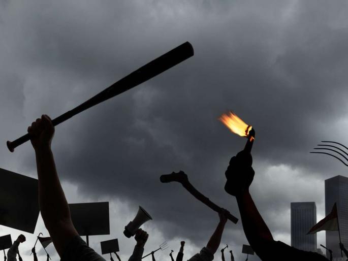 Violence again in some areas of Darjeeling | दार्जिलिंगच्या काही भागात पुन्हा हिंसाचार Violence again in some areas of Darjeeling | दार्जिलिंगच्या काही भागात पुन्हा हिंसाचार