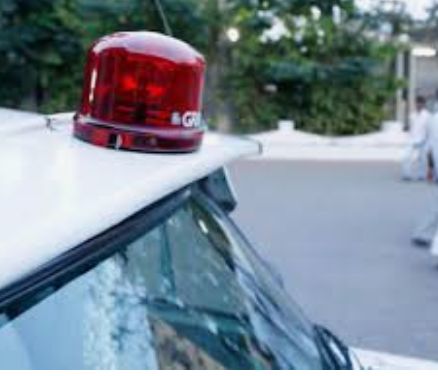 Red lights found in retired deputy director's home | निवृत्त उपसंचालकाच्या घरी सापडले लाल दिवे