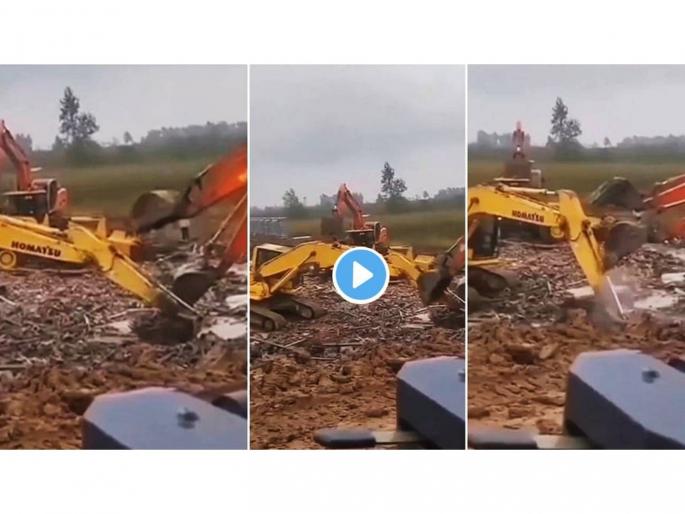jcb and bulldozer funny fight video goes viral on social media | जेसीबीच्या खुदाईनंतर जेसीबीची पिटाई झाली व्हायरल, दोन बुल्डोझर अन् जेसीबी यांच्यात जुंपली jcb and bulldozer funny fight video goes viral on social media | जेसीबीच्या खुदाईनंतर जेसीबीची पिटाई झाली व्हायरल, दोन बुल्डोझर अन् जेसीबी यांच्यात जुंपली