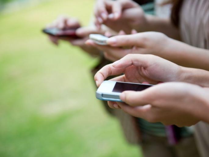 The young woman took photos and sent them to friends A case has been registered against 6 people including a college girl | अर्धनग्न फोटो काढून मित्रांना पाठवले; महाविद्यालयीन तरुणीसह ६ जणांवर गुन्हा दाखल The young woman took photos and sent them to friends A case has been registered against 6 people including a college girl | अर्धनग्न फोटो काढून मित्रांना पाठवले; महाविद्यालयीन तरुणीसह ६ जणांवर गुन्हा दाखल