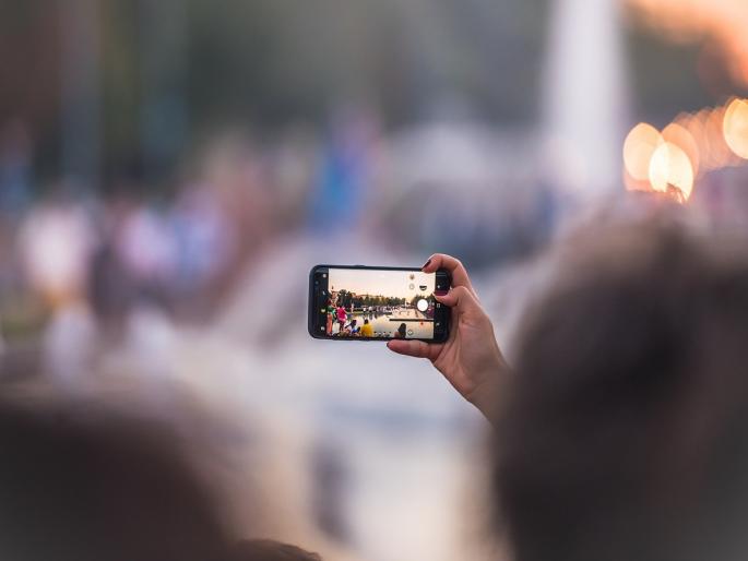 3 years sentence if photo-video goes viral! Violation of privacy is a crime | फोटो-व्हिडीओ व्हायरल कराल, तर ३ वर्षांची शिक्षा! प्रायव्हसीचा भंग करणे ठरताे गुन्हा 3 years sentence if photo-video goes viral! Violation of privacy is a crime | फोटो-व्हिडीओ व्हायरल कराल, तर ३ वर्षांची शिक्षा! प्रायव्हसीचा भंग करणे ठरताे गुन्हा