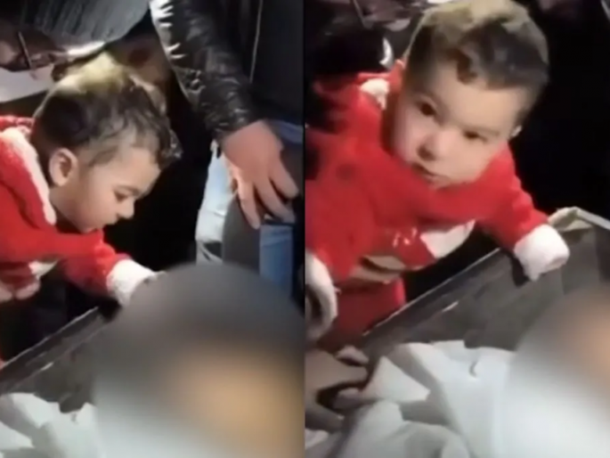 A little girl calls out 'Papa-Papa' upon seeing the body of her martyred father; that moment that would make even a stone burst! | शहीद पित्याचं पार्थिव पाहून चिमुकलीची 'पापा- पापा' हाक; पाषाणालाही पाझर फुटेल असा तो क्षण! A little girl calls out 'Papa-Papa' upon seeing the body of her martyred father; that moment that would make even a stone burst! | शहीद पित्याचं पार्थिव पाहून चिमुकलीची 'पापा- पापा' हाक; पाषाणालाही पाझर फुटेल असा तो क्षण!