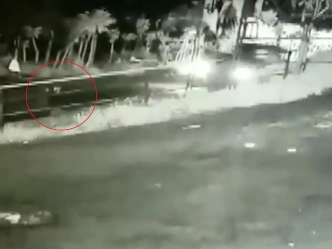 Kerala idukki district girl child falls out of a moving car viral video | VIDEO : चालत्या गाडीमधून पडलं 1 वर्षांचं बाळ अन्......