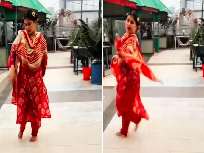 Viral Video: 'What a beautiful song...'; Woman slips and falls while making a reel on the song, people said after watching the video- | Viral Video : 'क्या खूब लगती हो...'; गाण्यावर रील बनवताना घसरून धपकन पडली महिला, व्हिडीओ बघून लोक म्हणाले- Viral Video: 'What a beautiful song...'; Woman slips and falls while making a reel on the song, people said after watching the video- | Viral Video : 'क्या खूब लगती हो...'; गाण्यावर रील बनवताना घसरून धपकन पडली महिला, व्हिडीओ बघून लोक म्हणाले-