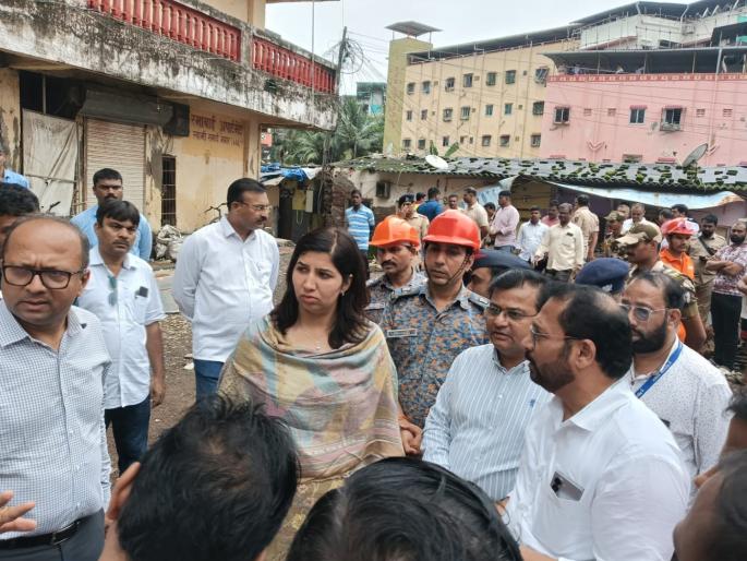 Accident rescue operation underway on war footing in Virar, District Collector reviews rescue operations | विरारमध्ये दुर्घटना बचावकार्य युद्धपातळीवर सुरू, जिल्हाधिकाऱ्यांनी घेतला बचावकार्याचा आढावा Accident rescue operation underway on war footing in Virar, District Collector reviews rescue operations | विरारमध्ये दुर्घटना बचावकार्य युद्धपातळीवर सुरू, जिल्हाधिकाऱ्यांनी घेतला बचावकार्याचा आढावा