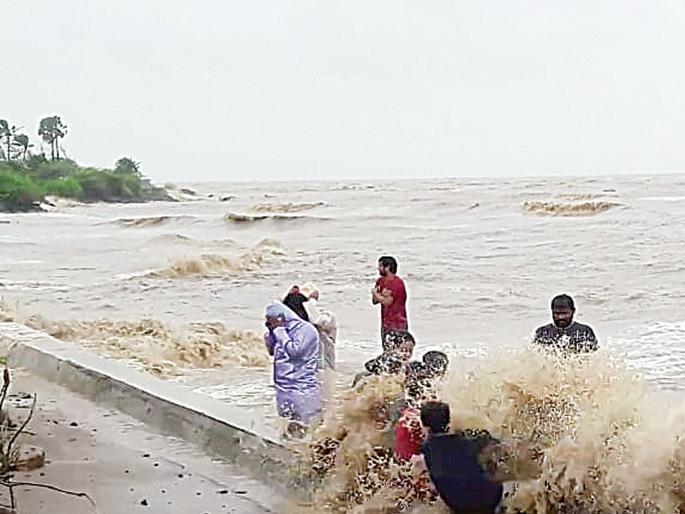 Due to the emergence of floods, the situation of the citizens again | पूरस्थिती उदभवल्याने नागरिकांचे पुन्हा हाल Due to the emergence of floods, the situation of the citizens again | पूरस्थिती उदभवल्याने नागरिकांचे पुन्हा हाल