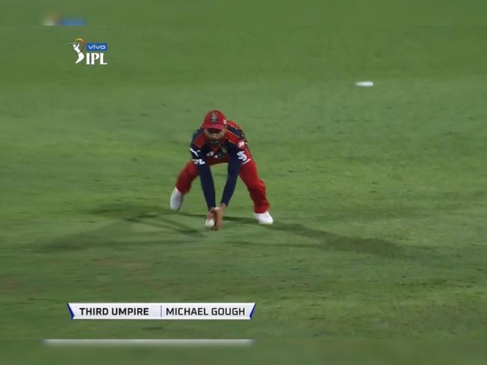 IPL 2021, CSK vs RCB Live Updates: What a catch from Virat Kohli to end a good partnership between Ruturaj Gaikwad and Faf Du Plessis, Video | IPL 2021, CSK vs RCB Live : विराट कोहलीनं घेतला अफलातून झेल, चेन्नई सुपर किंग्सला दिला धक्का,Video 