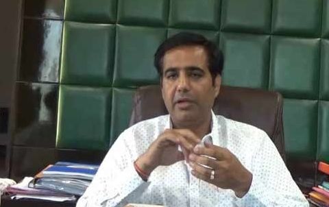 Continue sanitizing until covid infestation is over | कोविडचा प्रादुर्भाव संपेपर्यंत सॅनिटायझिंग सुरू ठेवा