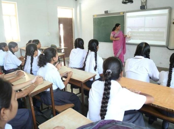 When will the Nagpur Zilla Parishad schools design a virtual classroom ? | नागपूर जिल्हा परिषद शाळांमध्ये 'व्हर्च्युअल क्लासरूम' कधी साकारणार? When will the Nagpur Zilla Parishad schools design a virtual classroom ? | नागपूर जिल्हा परिषद शाळांमध्ये 'व्हर्च्युअल क्लासरूम' कधी साकारणार?