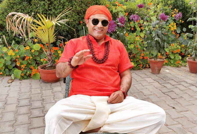 virender sehwag's twitter post get viral | बाबा वीरेंद्र महाराज की जय! प्रवचन ऐका आणि यशस्वी व्हा...