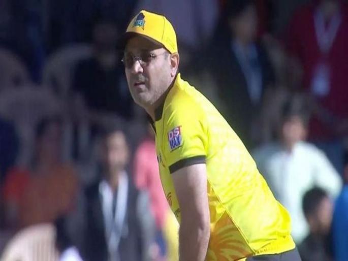 Entertainment ... Entertainment ... Entertainment ... Sehwag's solid batting | एंटरटेनमेंट...एंटरटेनमेंट...एंटरटेनमेंट... सेहवागची पुन्हा एकदा तुफानी फलंदाजी