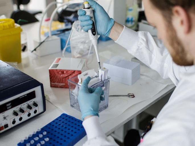 Coronavirus: Herd immunity to save the country's citizens to overcome the infection? | Coronavirus: देशातील नागरिकांना वाचवण्यासाठी ‘हर्ड इम्युनिटी’चाही संसर्गावर मात करण्यासाठी पर्याय? Coronavirus: Herd immunity to save the country's citizens to overcome the infection? | Coronavirus: देशातील नागरिकांना वाचवण्यासाठी ‘हर्ड इम्युनिटी’चाही संसर्गावर मात करण्यासाठी पर्याय?