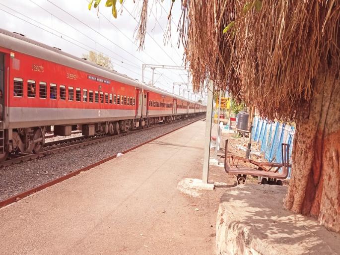 The passenger train will be closed till 3 December | पॅसेंजर रेल्वे २६ डिसेंबरपर्यंत बंदच राहणार; प्रवाशांचे सणासुदीत हाल