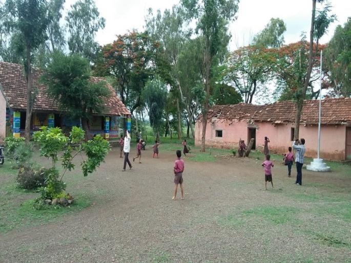 Vishapur Prison School Building Moderately: The villagers do change | विसापूर जेल शाळेची इमारत मोडकळीस : ग्रामस्थ करणार कायापालट Vishapur Prison School Building Moderately: The villagers do change | विसापूर जेल शाळेची इमारत मोडकळीस : ग्रामस्थ करणार कायापालट