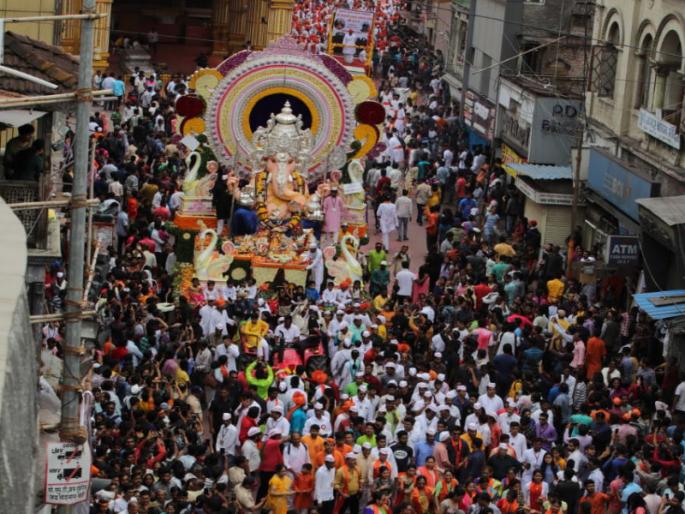 Pune Ganesha festival Municipal Corporation meeting on August 8 The height of immersion chariots will be discussed | पुणे गणेशोत्सव! महापालिकेत ८ ऑगस्टला बैठक; विसर्जन रथांच्या उंचीबाबत चर्चा होणार Pune Ganesha festival Municipal Corporation meeting on August 8 The height of immersion chariots will be discussed | पुणे गणेशोत्सव! महापालिकेत ८ ऑगस्टला बैठक; विसर्जन रथांच्या उंचीबाबत चर्चा होणार
