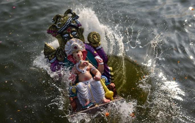 Disintegrate Ganesh idols wrongly, appease Baramati 'bandh' | गणेशमूर्तींचे चुकीच्या पद्धतीने विसर्जन करणे दुर्दैवी, बारामती ‘बंद’चे आवाहन Disintegrate Ganesh idols wrongly, appease Baramati 'bandh' | गणेशमूर्तींचे चुकीच्या पद्धतीने विसर्जन करणे दुर्दैवी, बारामती ‘बंद’चे आवाहन