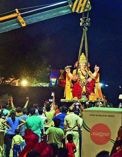 Shri Ganesh immersion peaceful! The immersion of Ganapati on 40 thousand | श्री गणेश विसर्जन निर्विघ्न ! ४० हजारांवर गणपतीचे विसर्जन Shri Ganesh immersion peaceful! The immersion of Ganapati on 40 thousand | श्री गणेश विसर्जन निर्विघ्न ! ४० हजारांवर गणपतीचे विसर्जन