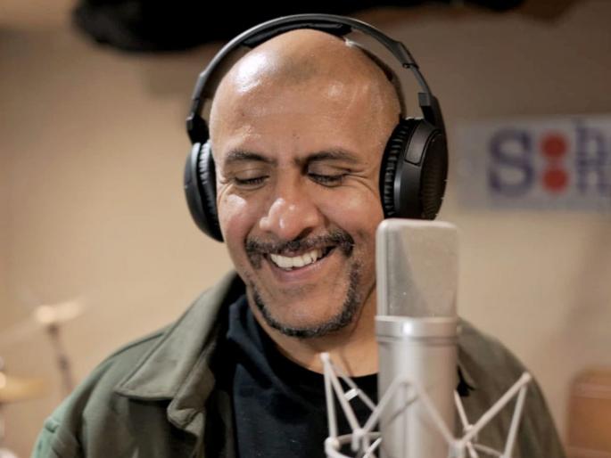 Vishal Dadlani's heroic salute to construction workers on Labor Day | कामगार दिनानिमित्त बांधकाम मजुरांना विशाल ददलानीचा सूरमयी सलाम