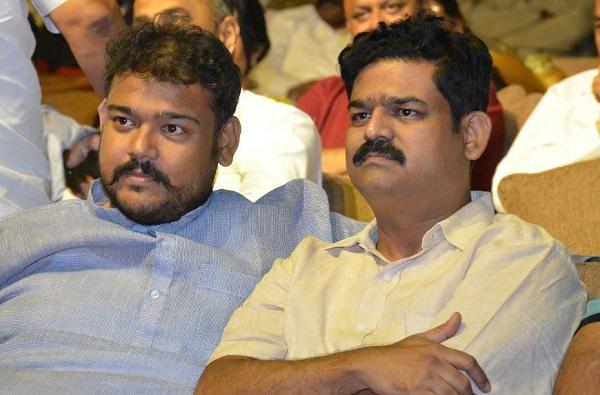 Lok Sabha Election 2019: 'Gaming' by Vishal Patil? | Lok Sabha Election 2019 : विशाल पाटील यांच्याआडून ‘गेम’ कुणाचा..? Lok Sabha Election 2019: 'Gaming' by Vishal Patil? | Lok Sabha Election 2019 : विशाल पाटील यांच्याआडून ‘गेम’ कुणाचा..?