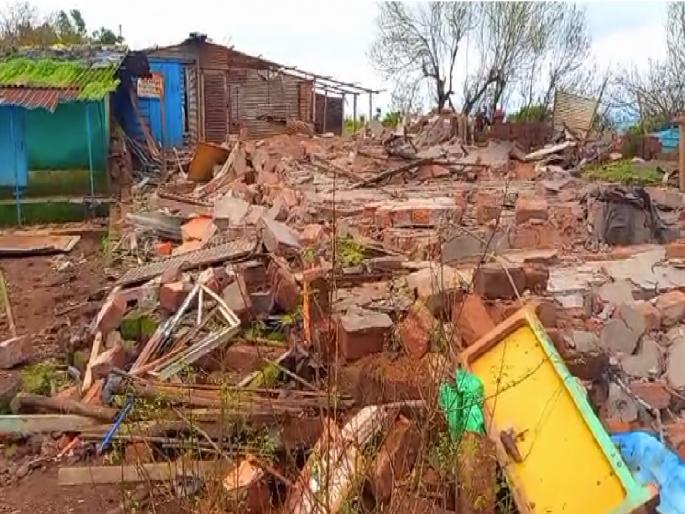 Administration removed 70 encroachments on Vishalgad, 21 suspects arrested | Kolhapur: विशाळगडावरील ७० अतिक्रमणे प्रशासनाने बंदोबस्तात हटविली, २१ संशियतांना अटक Administration removed 70 encroachments on Vishalgad, 21 suspects arrested | Kolhapur: विशाळगडावरील ७० अतिक्रमणे प्रशासनाने बंदोबस्तात हटविली, २१ संशियतांना अटक