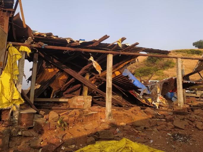 Moratorium on demolition of houses near Vishalgad, The direction given by the High Court | विशाळगडाजवळील घरे पाडण्यास स्थगिती, उच्च न्यायालयाने दिले निर्देश  Moratorium on demolition of houses near Vishalgad, The direction given by the High Court | विशाळगडाजवळील घरे पाडण्यास स्थगिती, उच्च न्यायालयाने दिले निर्देश