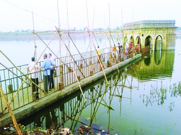 As the month begins, the crowd rush to meet at the Vishnupada temple in Pandharpur | मार्गशीर्ष महिना सुरू होताच पंढरपुरातील विष्णुपद मंदिरात दर्शनासाठी गर्दी