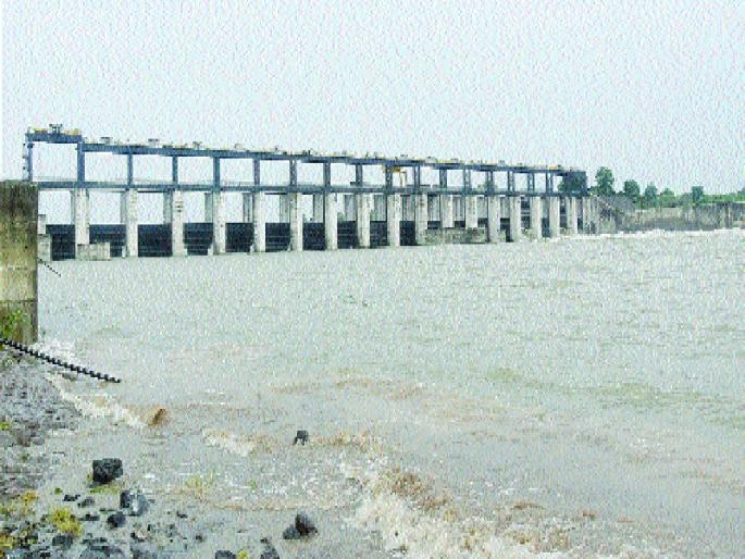 Water started for irrigation from Vishnupur | विष्णूपुरीतून सिंचनासाठी पाणी सुरु Water started for irrigation from Vishnupur | विष्णूपुरीतून सिंचनासाठी पाणी सुरु