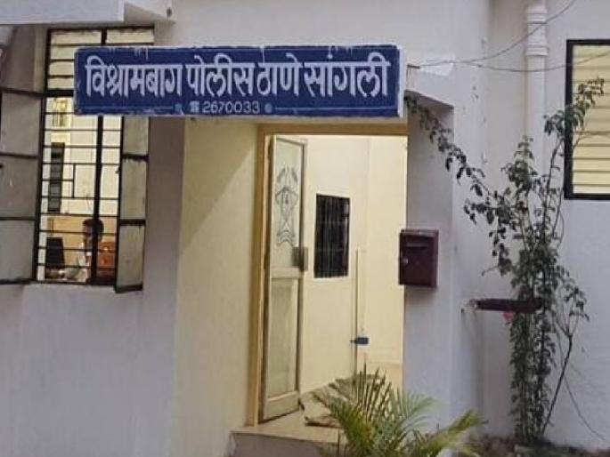 Crime against police husband and mother in law in dowry case in Sangli | हुंडाबळीप्रकरणी सांगलीत पोलिस पतीसह सासूवर गुन्हा Crime against police husband and mother in law in dowry case in Sangli | हुंडाबळीप्रकरणी सांगलीत पोलिस पतीसह सासूवर गुन्हा