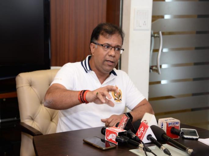 Goa health ministers claim to be a political earthquake in Maharashtra | महाराष्ट्रातच राजकीय भूकंप होईल, गोव्याच्या आरोग्य मंत्र्यांचा दावा Goa health ministers claim to be a political earthquake in Maharashtra | महाराष्ट्रातच राजकीय भूकंप होईल, गोव्याच्या आरोग्य मंत्र्यांचा दावा