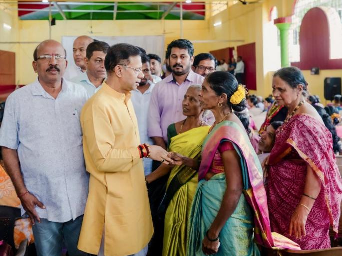 vishwajit rane give gift to 33 thousand families of ganesh chaturthi 2025 and promised to solve the problems of the people of the taluka | ३३ हजार कुटुंबांना विश्वजीत राणेंचे गिफ्ट; तालुक्यातील जनतेच्या समस्या सोडविण्याची दिली ग्वाही vishwajit rane give gift to 33 thousand families of ganesh chaturthi 2025 and promised to solve the problems of the people of the taluka | ३३ हजार कुटुंबांना विश्वजीत राणेंचे गिफ्ट; तालुक्यातील जनतेच्या समस्या सोडविण्याची दिली ग्वाही