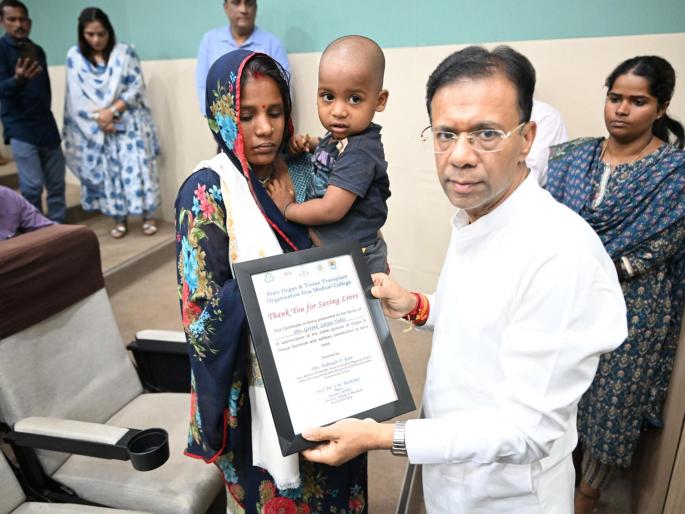 organ donation from 25 year old brain dead laborer saves five lives | २५ वर्षीय 'ब्रेनडेड' मजुराच्या अवयवदानाने पाच जणांचे वाचले जीव organ donation from 25 year old brain dead laborer saves five lives | २५ वर्षीय 'ब्रेनडेड' मजुराच्या अवयवदानाने पाच जणांचे वाचले जीव