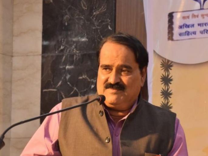 Writers should express their thoughts freely without succumbing to social or religious pressure - Vishwas Patil | लेखकाने सामाजिक किंवा धार्मिक दबावाला बळी न पडता मनातील विचार मुक्तपणे मांडावेत - विश्वास पाटील Writers should express their thoughts freely without succumbing to social or religious pressure - Vishwas Patil | लेखकाने सामाजिक किंवा धार्मिक दबावाला बळी न पडता मनातील विचार मुक्तपणे मांडावेत - विश्वास पाटील