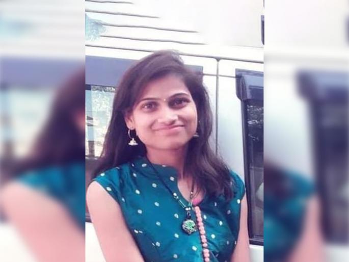 Unfortunate death of 22-year-old pregnant woman at Pune | ट्रॅक्टरच्या ट्रॉलीचे चाक डोक्यावरून गेल्याने विवाहित महिलेचा दुर्दैवी मृत्यू Unfortunate death of 22-year-old pregnant woman at Pune | ट्रॅक्टरच्या ट्रॉलीचे चाक डोक्यावरून गेल्याने विवाहित महिलेचा दुर्दैवी मृत्यू