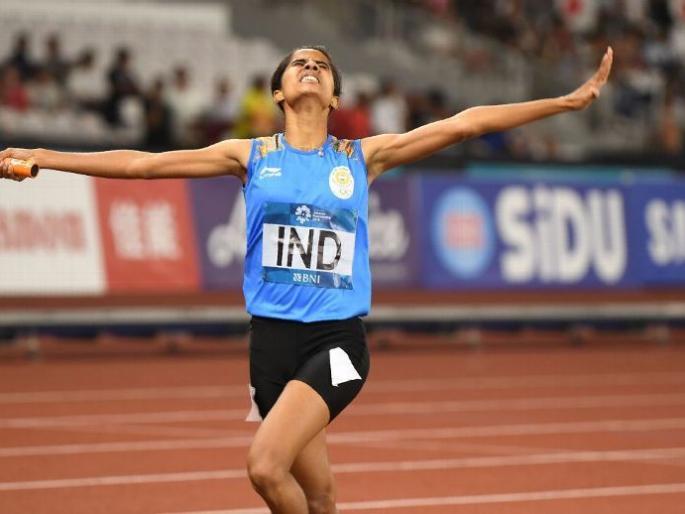 Asian Games 2018: After winning first International race, Vismaya Koroth video called all the friends and family she could to show off her gold | Asian Games 2018: आई-बाबांची शान, देशाचा अभिमान; व्हिडीओ कॉल करून 'तिनं' कुटुंबाला दाखवलं सुवर्णपदक