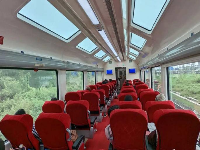 A trip to 'Vistadome' to see the picturesque view; One lakh 16 thousand passengers traveled from Pune | नयनरम्य दृश्य पाहण्यासाठी ‘व्हिस्टाडोम’ने सफर; पुण्यातून एक लाख १६ हजार प्रवाशांनी केला प्रवास A trip to 'Vistadome' to see the picturesque view; One lakh 16 thousand passengers traveled from Pune | नयनरम्य दृश्य पाहण्यासाठी ‘व्हिस्टाडोम’ने सफर; पुण्यातून एक लाख १६ हजार प्रवाशांनी केला प्रवास